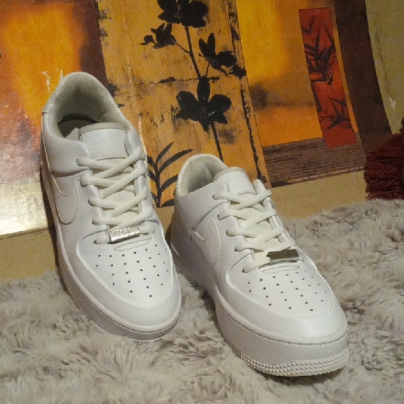 Nike Air Force 1 Low in Classic White - Picture 4 of 6